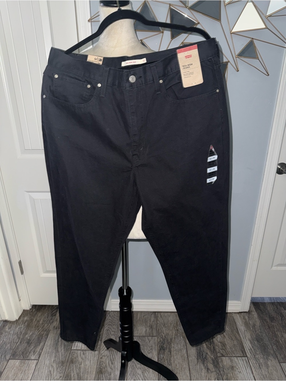 Levi's Women’s 80s Mom Black Relaxed Straight Jeans
